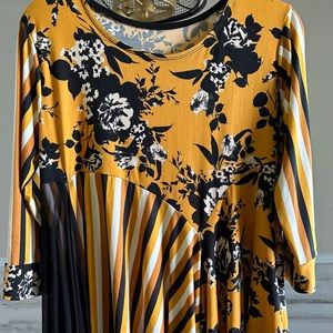 Beautiful top for Fall!! 🍁